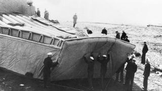 Ghost Army – aufblasbares Landungsboot © picture alliance / AP