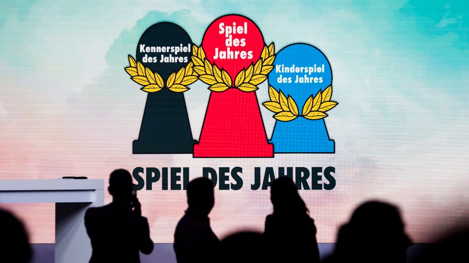 Die Bühne, aufgenommen vor Beginn der Verleihung "Spiel des Jahres"; © picture alliance/dpa/Christoph Soeder