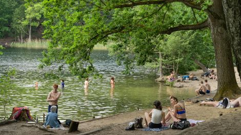 Baden in der Krummen Lank in Berlin-Zehlendorf © Schoening/picture alliance