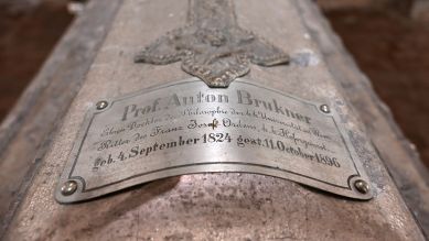 Grabstätte von Anton Bruckner in der Gruft im Stift St. Florian, Oberösterreich © Barbara Gindl / APA / picturedesk.com / picture alliance