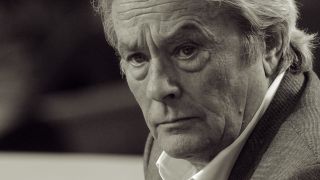 Alain Delon beim 63. Filmfestival in Cannes, 2010; © picture alliance/Abaca/Gorassini Giancarlo