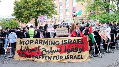 Pro-palästinensische Proteste an der TU Berlin bei Vortrag von Volker Beck in der Unibibliothek zum Thema Antisemitismus und Antisemitismusprävention im Bildungsbereich. © picture alliance/dpa | Annette Riedl