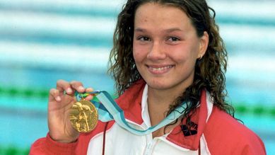 Franziska van Almsick gewinnt die Goldmedaille über die 200 Meter Freistil bei der Schwimm-Weltmeisterschaft in Rom © Carsten Rehder/picture alliance/dpa