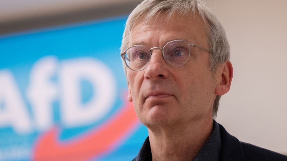 Hans-Christoph Berndt, Fraktionsvorsitzender der AfD-Fraktion im Landtag von Brandenburg; © picture alliance/dpa/Sebastian Christoph Gollnow