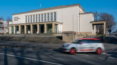 Das Gerhart-Hauptmann-Theater Görlitz-Zittau am Theaterring in Zittau; © picture alliance/dpa/Paul Glaser