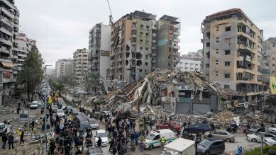 Beirut – vertriebene Einwohner kehren zurück, nachdem eine Waffenruhe zwischen Israel und der Hisbollah in Kraft getreten ist. © picture alliance/dpa/AP | Bilal Hussein