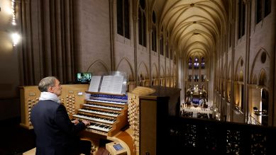 Der Organist Olivier Latry bei der Wiedereröffnung der Kathedrale Notre-Dame de Paris (07.12.24) © MAXPPP/Olivier Corsan / picture alliance/dpa