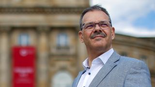 Christoph Dittrich, Generalintendant der Städtischen Theater Chemnitz, steht vor der Oper