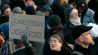 Plakat "Schwestern gegen Rechts" bei Demonstration in Berlin, 21.01.2024; © picture alliance/Caro/Trappe