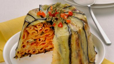 Timballo mit Aubergine und Pasta; © picture alliance/Foodcollection/Franco Pizzochero