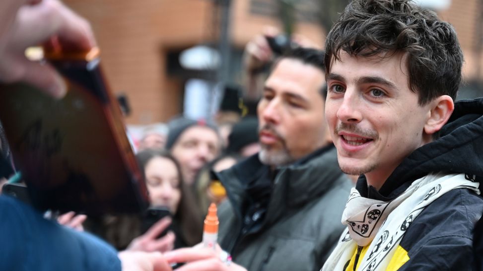 Timothée Chalamet in der Berlinale-"Fanzone" (14.02.25) © Elisa Schu/picture alliance/dpa