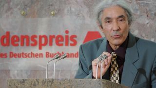 Der algerische Schriftsteller Boualem Sansal hält seine Dankesrede für den Friedenspreis des Deutschen Buchhandels, Paulskirche in Frankfurt am Main, 16.10.2011; © picture alliance/dpa/Arne Dedert