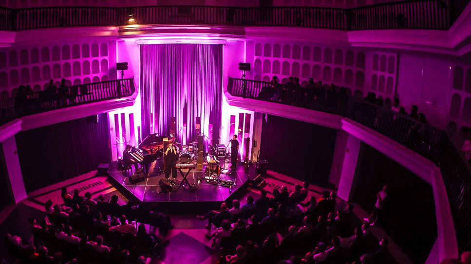 Konzert von Tara Nome Doyle im Kuppelsaal des Silent Green Berlin; © imago-images.de/Roland Owsnitzki