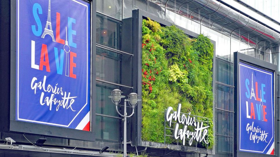 "Sale la vie": am 31.07.2024 ist endgültig Schluss für die Galeries Lafayette, Berlin 04.07.2024; © imago-images.de/Peter Meißner