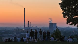 Blick vom Krak-Hügel auf den Sonnenaufgang über Nowa Huta; © imago-images.de/Artur Widak