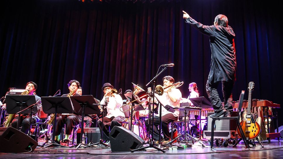 Otomo Yoshihide Special Big Band im Haus der Berliner Festspiele beim 60. Jazzfest Berlin 2024 © IMAGO/ Votos-Roland Owsnitzki