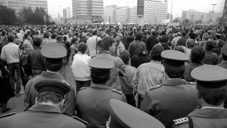 Demo zum 4.November 1989 DDR, Berlin, 04.11.1989, Protestdemonstration, gegen Gewalt und für verfassungsmäßige Rechte, Presse-, Meinungs- und Versammlungsfreiheit © imago images/ Rolf Zöllner