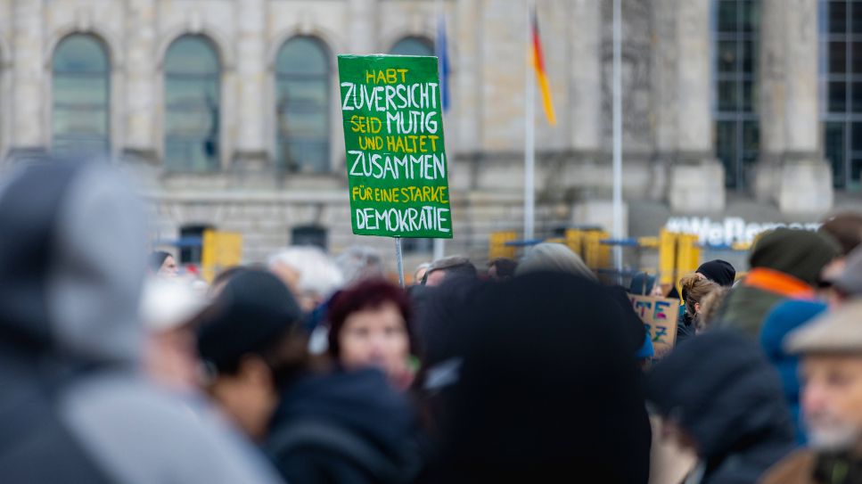 Demo "Aufstand der Anständigen: Wir sind die Brandmauer", Berlin 02.02.2025; © imago-images.de/Achille Abboud