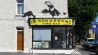 Banksy – Pelikane auf der Leuchtreklame von "Bonner's Fish Bar", London; © picture alliance/dpa/Cover Images