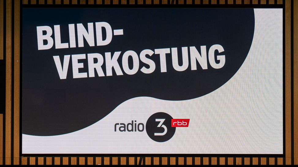 Die Blindverkostung - live und vor Ort in der rbb Dachlounge © Thomas Ernst