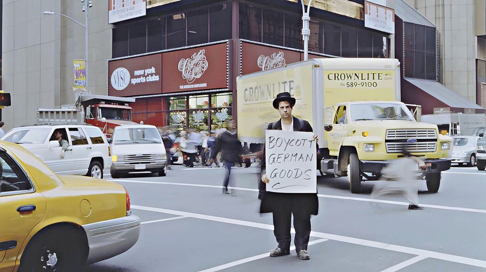 Galerie Crone Berlin | Christoph Schlingensief: Deutschlandsuche, New York, 1999; Courtesy Nachlass Christoph Schlingensief Berlin