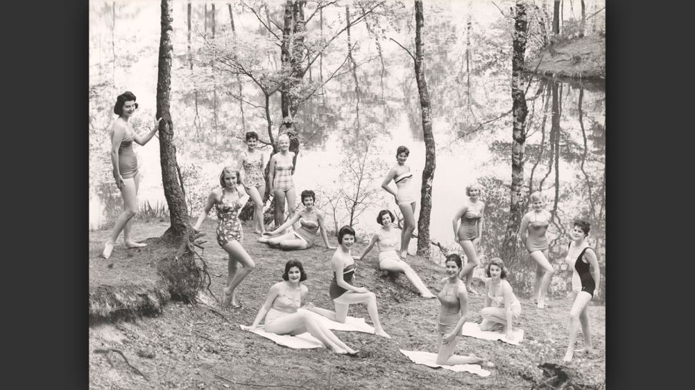 Kicken Berlin | F.C. Gundlach: Kandidatinnen der Wahl der Miss Germany, Bielefeld 1954© F.C. Gundlach Foundation | Courtesy Sammlung Schürmann