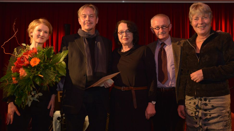 ​Preisverleihung im Roten Salon, Volksbühne mit Anne-Dore Krohn und Ralf C. Grewe, Katja Lange-Müller, Ernest Wichner und Danuta Görnandt; Foto: © Thomas Ernst