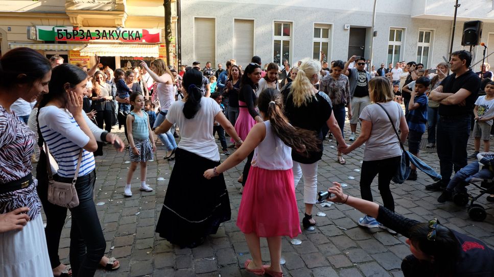 Das Hederlezi-Straßenfest in Berlin-Neukölln, 2016 © Andrea Wierich / amaroforo.de