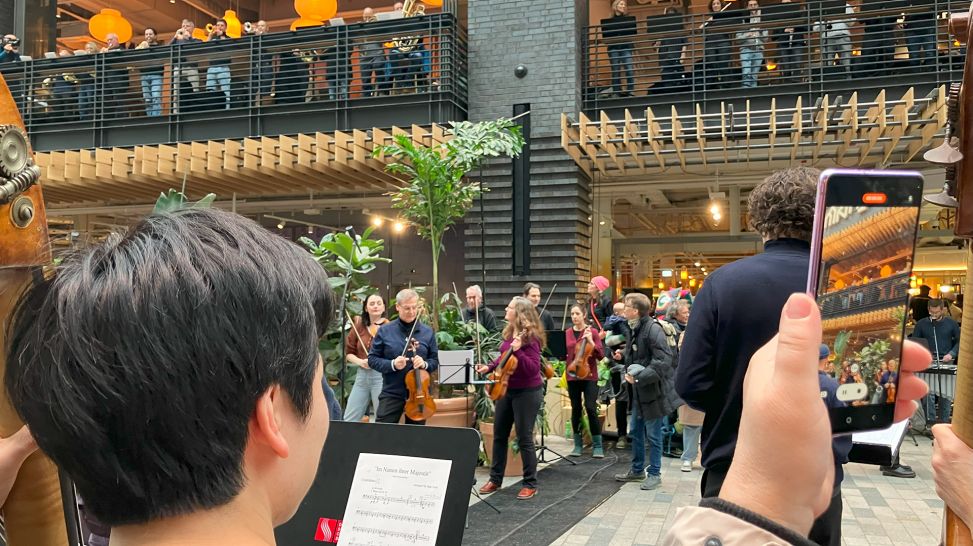 Flashmob von radio3 vom rbb und dem DSO zur 75. Berlinale © Gudrun Reuschel