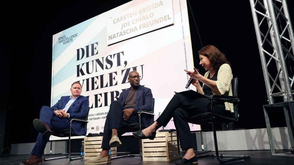 Die Kunst, viele zu bleiben mit Carsten brosda, Joe Chialo und Natascha Freundel © Dorothea Tuch