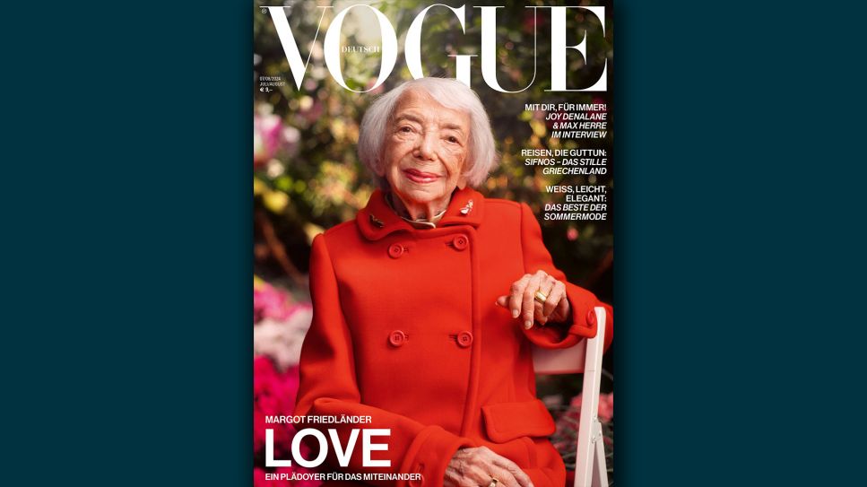 Margot Friedländer auf dem Cover der Vogue-Ausgabe 07/08 2024; © Condé Nast | Foto: Mark Peckmezian