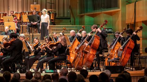 Das Erzählkonzert: Der Zauberberg – Schauspielerin und Erzählkünstlerin Meike Rötzer und Rundfunk-Sinfonieorchester Berlin; © Felix Löchner