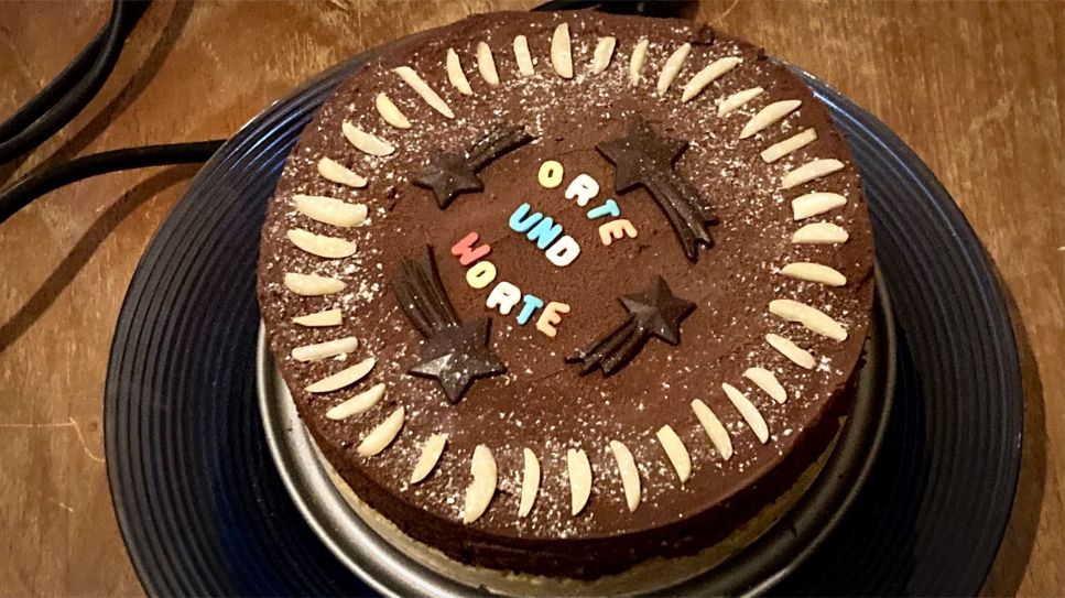 Torte "Orte und Worte"-Jahresrückblick 2023 © Nadine Kreuzahler