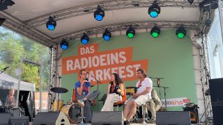 radio3 zu Gast auf dem radioeins Parkfest: Shelly Kupferberg im Gespräch mit Stefan Kaegi und Jochen Sandig © Sophie Wannenmacher