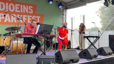 Klassiksplits live auf dem radioeins Parkfest mit Andreas Göbel und Carolin Pirich © Sophie Wannenmacher