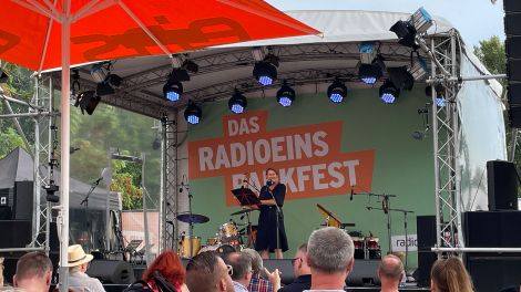 Meike Rötzer zu Gast bei radio3 auf dem radioeins Parkfest ©  Sophie Wannenmacher