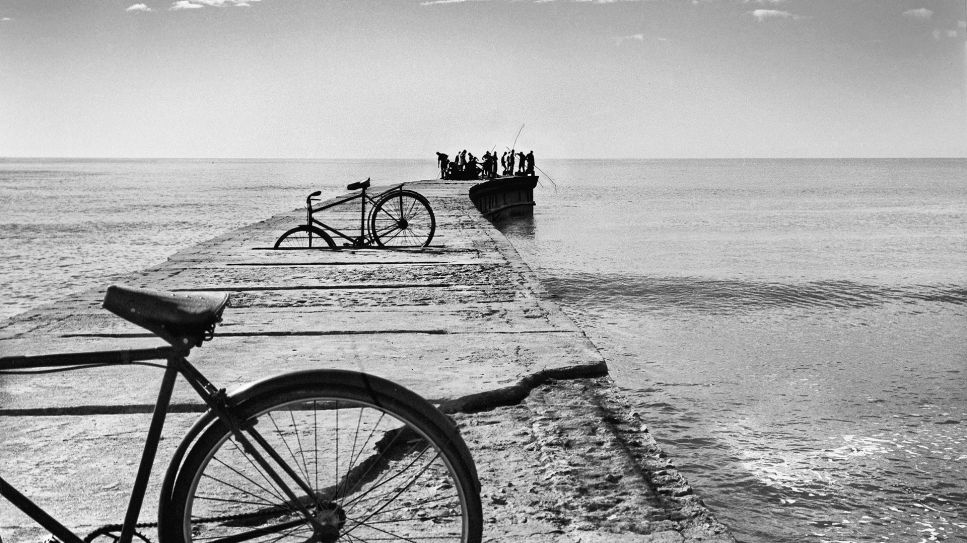 Annemarie Heinrich: Bicicletas. Mar del Plata (1970) © Annemarie Heinrich