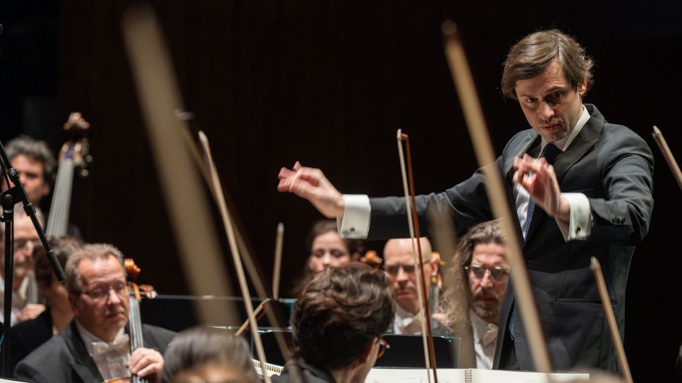 Sinfoniekonzert: Maxime Pascal dirigiert das Orchester der Deutschen Oper Berlin (10.02.25) © Marcus Lieberenz