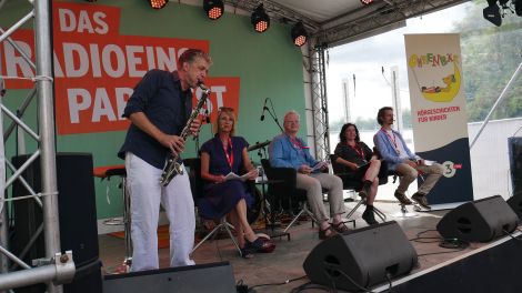 Der Ohrenbär auf dem radioeins Parkfest © rbb/OHRENBÄR/Birgit Patzelt