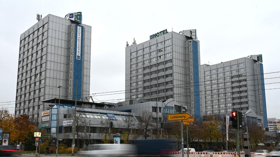 Das frühere City Hotel Berlin East in der Landsberger Straße in Berlin-Lichtenberg wird eine große Flüchtlingsunterkunft © Markus Lenhardt/dpa