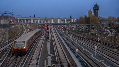 Neubau Ostkreuz, 7.10.2018 Gleisanlagen, historischer Wasserturm, S-Bahn,